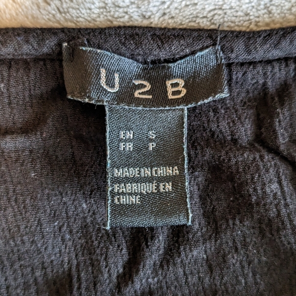 Black Long Sleeve Deep V Neck Shirt - Picture 7 of 7